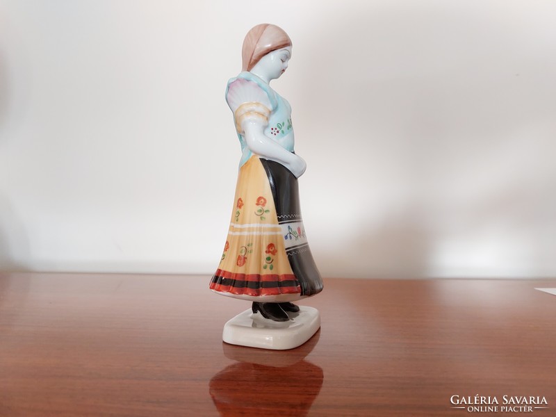 Régi Hollóházi porcelán matyó népviseletes leány népi figura 16 cm