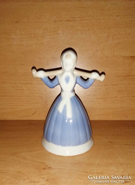 Porcelain girl carrying water - 12 cm