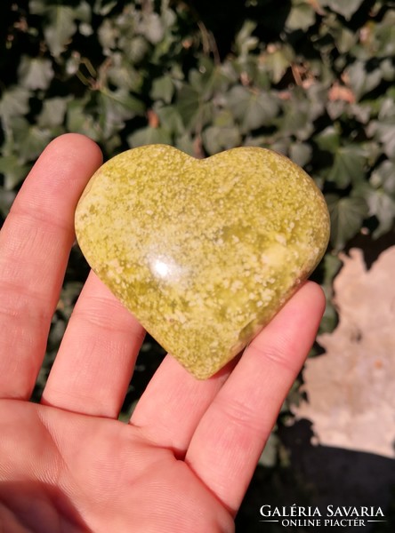 Szerpentin szív, ásvány kristály