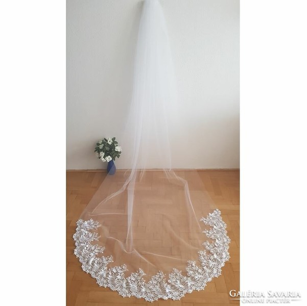 ÚJ, kézzel készített, 1 rétegű, 3D virágos, csipkés szélű HÓFEHÉR, 3 méteres menyasszonyi fátyol 96