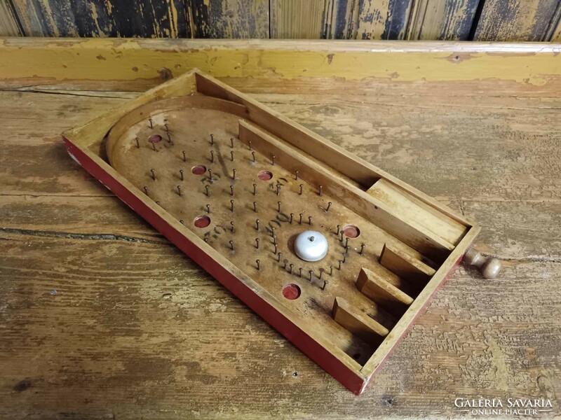 Fa golyós kilövős játék, 20. század közepéről, tisztítva kezelve, működő darab