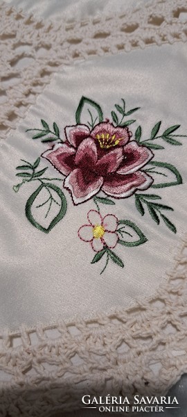 Embroidered decorative pillow (m4400)