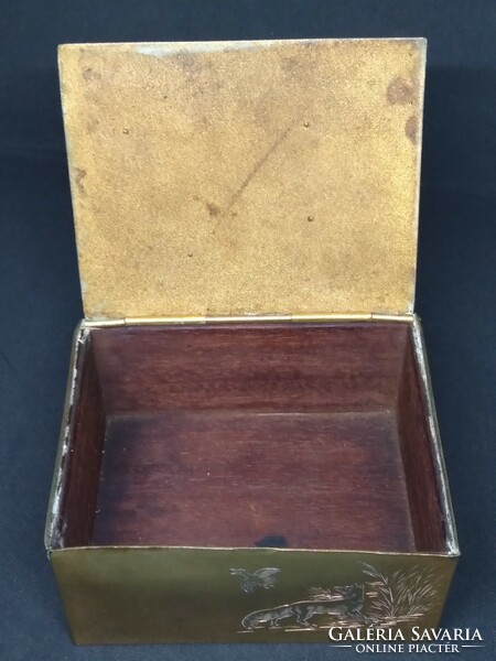Engraved, chiseled box with a hunting scene.