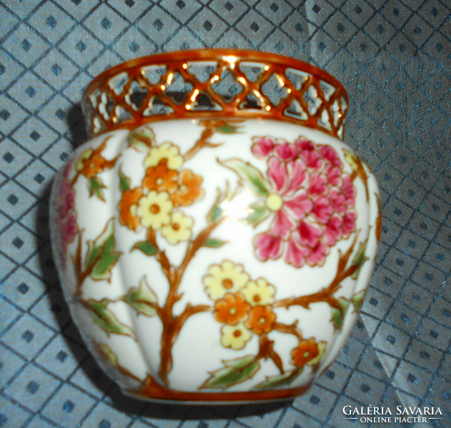 Zsolnay porcelain bowl. With an openwork border, with a rich hand-painted pattern, in perfect display case condition