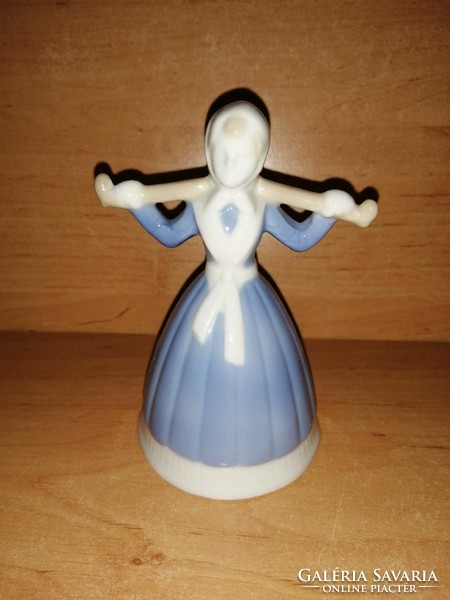 Porcelain girl carrying water - 12 cm