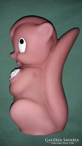 Retro PLASTOLUS szerelmes gumi mókus játék figura fehér rózsával 18 cm a képek szerint