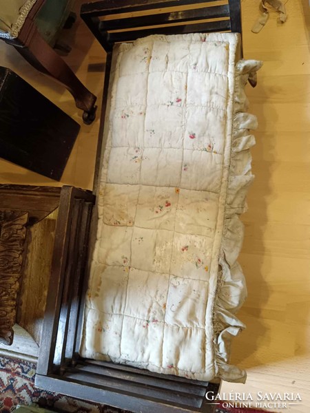 Babák, papírmasé fejű 1930-as évekből származó játékok, textil test, fa ágy, ágynemű, most LEÁRAZVA!