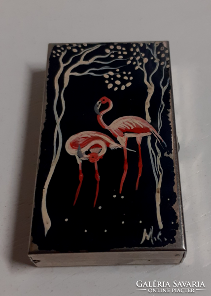 Retro small silver-colored small box with a pelican on the top of the box decorated with a pair of pelicans