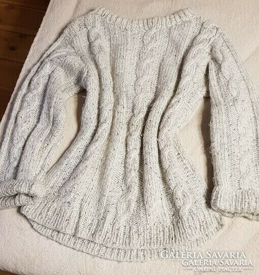 Kötött szépséges pulóver