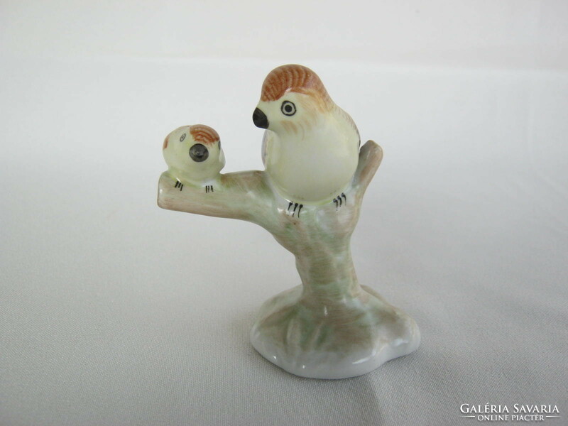 Aquincumi porcelán madár fiókájával
