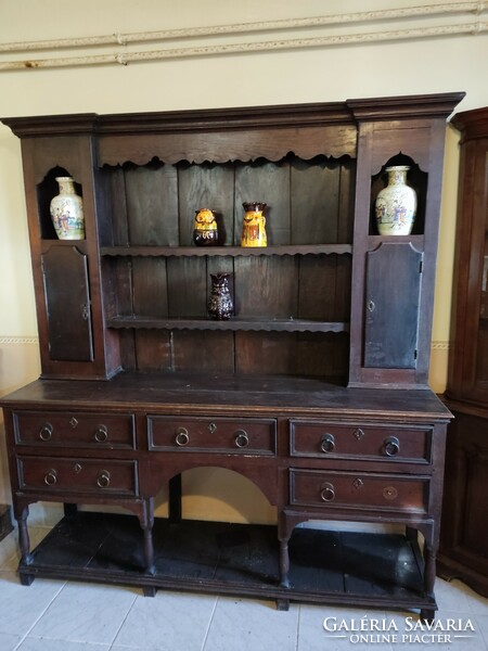 Beautiful antique dresser 1800.