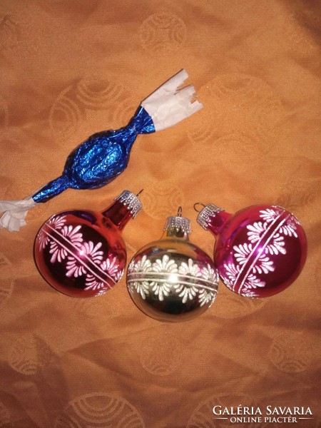 Christmas tree decoration - 3 small balls together