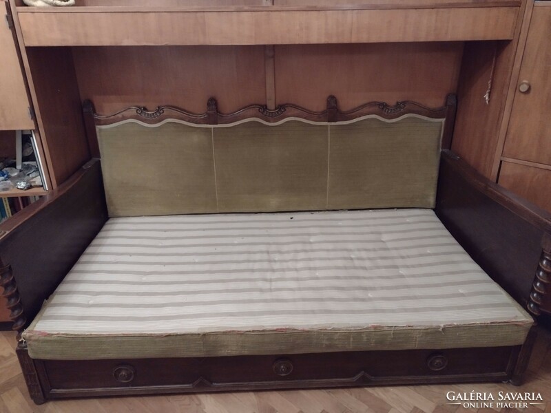 Koloniák bútorgarnitura kanapé ágy, 4 fotel , 3asztalka, 2 kis polc és egy puff szék
