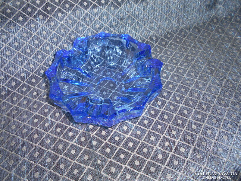 Szép kék  színű vastag  üveg hamutál
