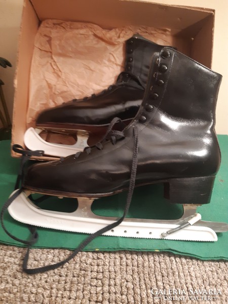 Polar ice skates in original box