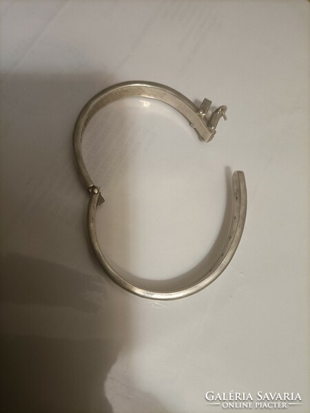 Special silver bangle bracelet