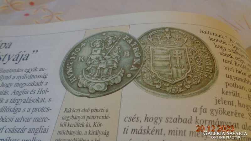 Megújúlások kora  ,  Magyarország  története  1526 - 1711 ig  , új állapot  24 x 30 cm
