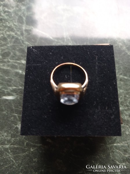 Gold ring with aquamarine stones