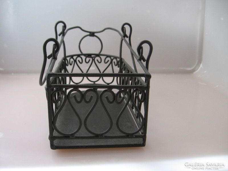 Bent iron wine basket
