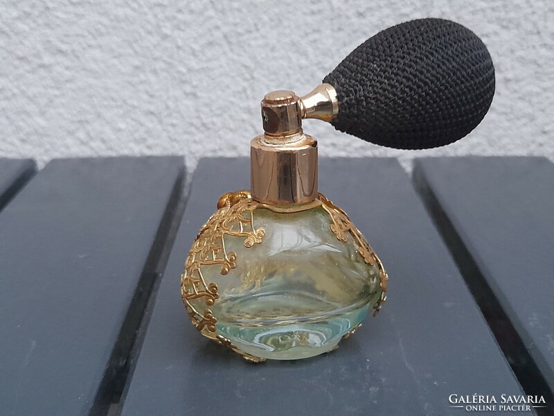 Gyönyörű pumpás parfümős üvegcse