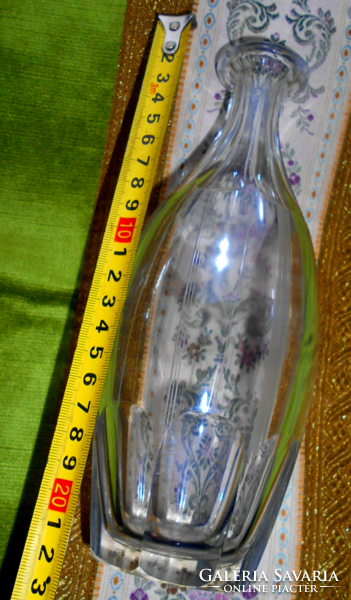 Antik   üveg  palack  lapokra metszett-csiszolt mintával​- vastag súlyos darab