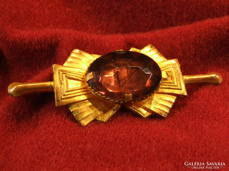 Art deco gold plated copper badge (070602)