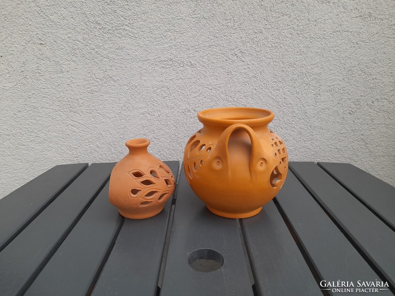 2 ceramic flower pots