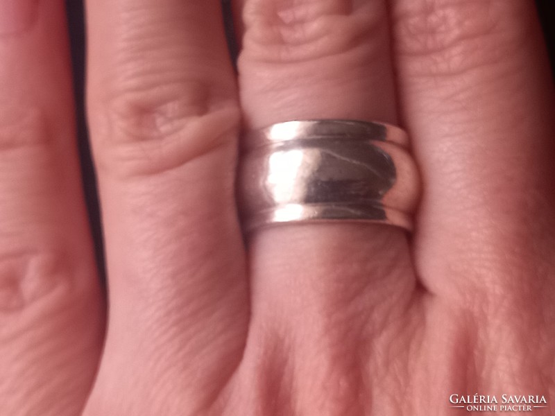 Women's silver ring