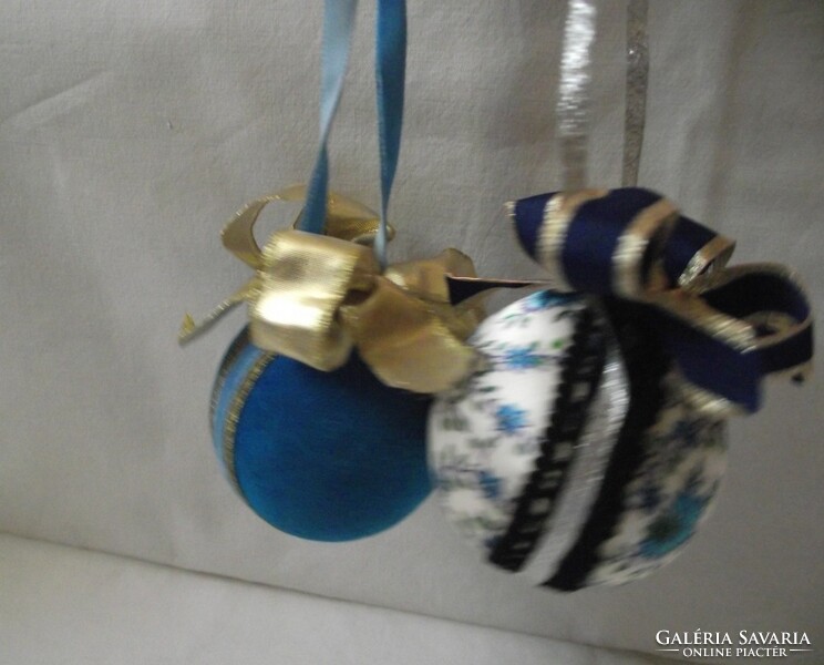 Textil,kézműves karácsonyi dísz,karácsonyfadísz gömb arany szállal 2db