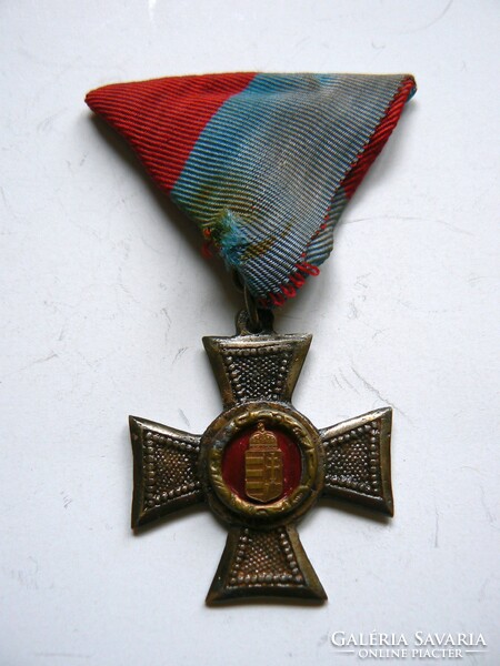 Old unidentified medal on triangular silk ribbon