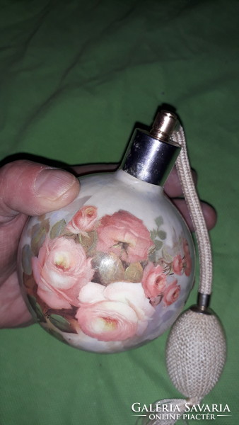 Régi porcelán pumpás parfüm adagoló  12 x 8 cm a képek szerint