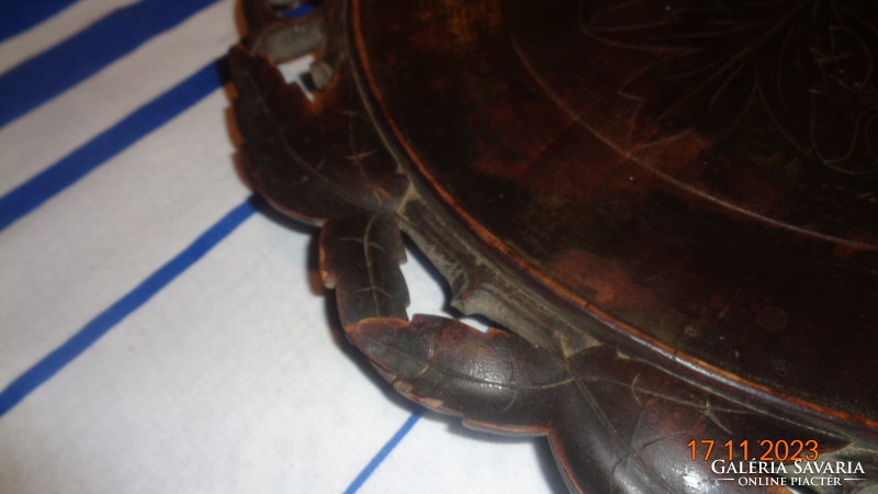 Antik  , faragott , áttört  bútor dísz  , hátulján  fecske  farkas kiképzés  a tárgy  rögzítéséhez
