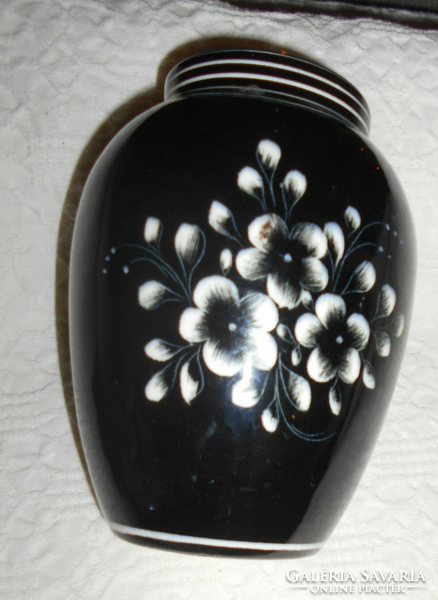Italian porcelain vase with the rare technique of sgraffito