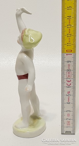 Aquincumi integető kislány porcelán figura (2893)