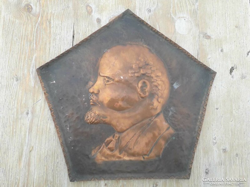 Lenin / statue, copper plaque.