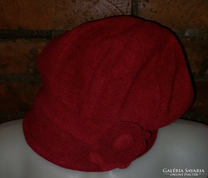Women's burgundy hat