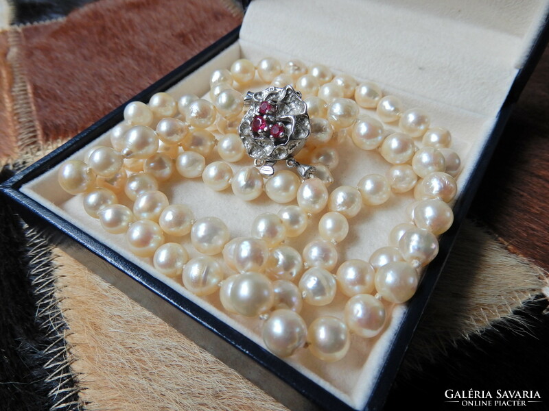 Old genuine semi-baroque string of pearls with modernist silver clasp and ruby stones