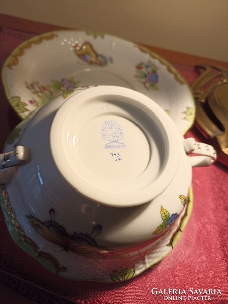 Herendi porcelán, Viktória mintás leveses csésze
