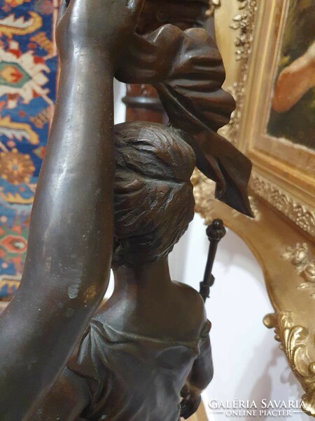 Large bronze statue with carpeaux mark. With beautiful workmanship. 93 cm high.