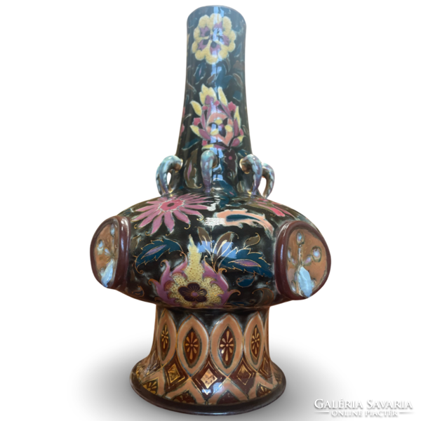 Historizing Zsolnay vase