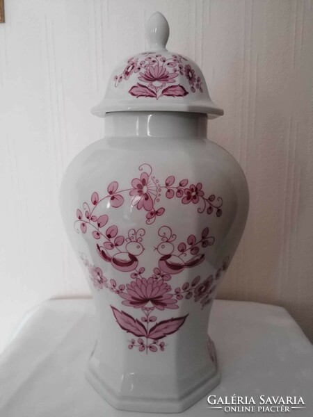 Lichte porcelain, large vase with lid