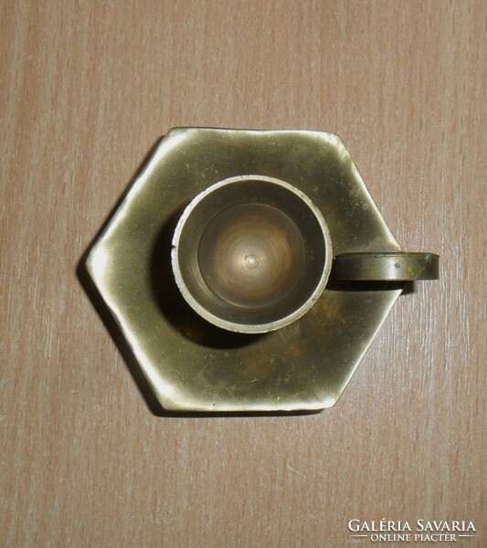 Brass walking candle holder with a diameter of 7 cm. About 5 cm high. 120 Gr.