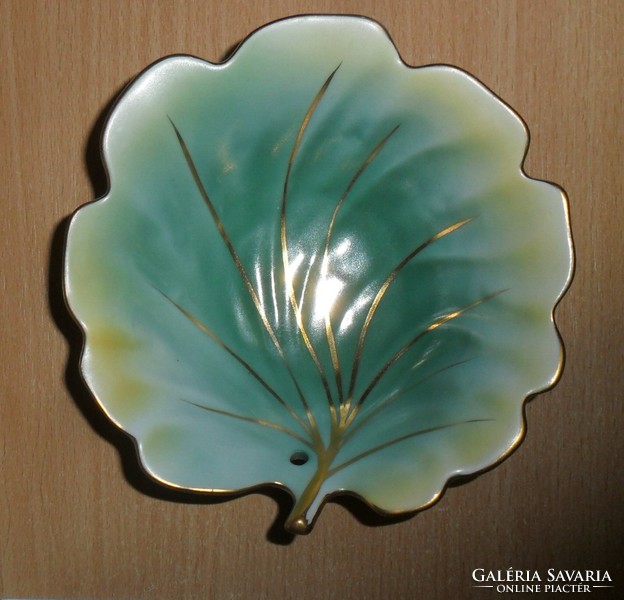 Gilded Romanian porcelain bowl in the shape of a Cluj leaf. 14 X 5 cm.
