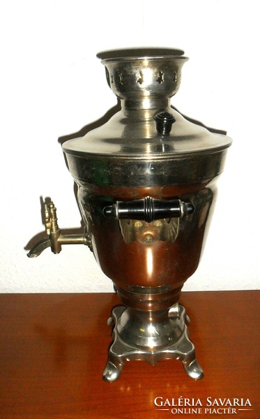Original Russian samovar with electric cable, in very nice condition. Approx: 39 cm high.