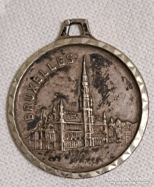 Brussels peeing boy commemorative medal with ears (75)