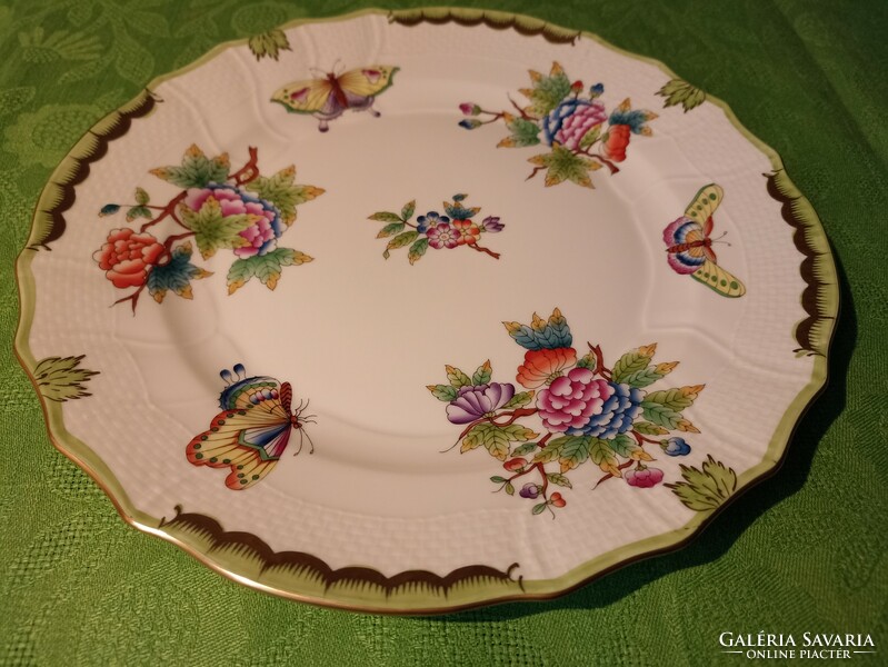 Herend porcelain, flat plate with Victoria pattern