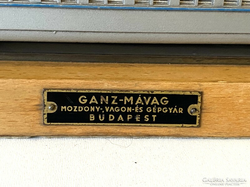 Ganz locomotive wagon machine factory railway model desk decoration on wooden base