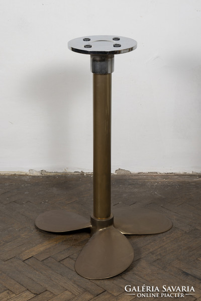 Design üveg asztal, hajó propeller talppal