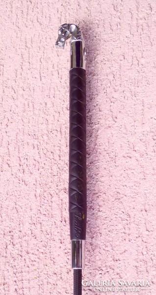 Bowl-headed riding whip with leather whip in excellent condition. Ledo