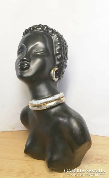 My baby is a black woman! The characteristic work of ceramic artist Margit Izsépy.